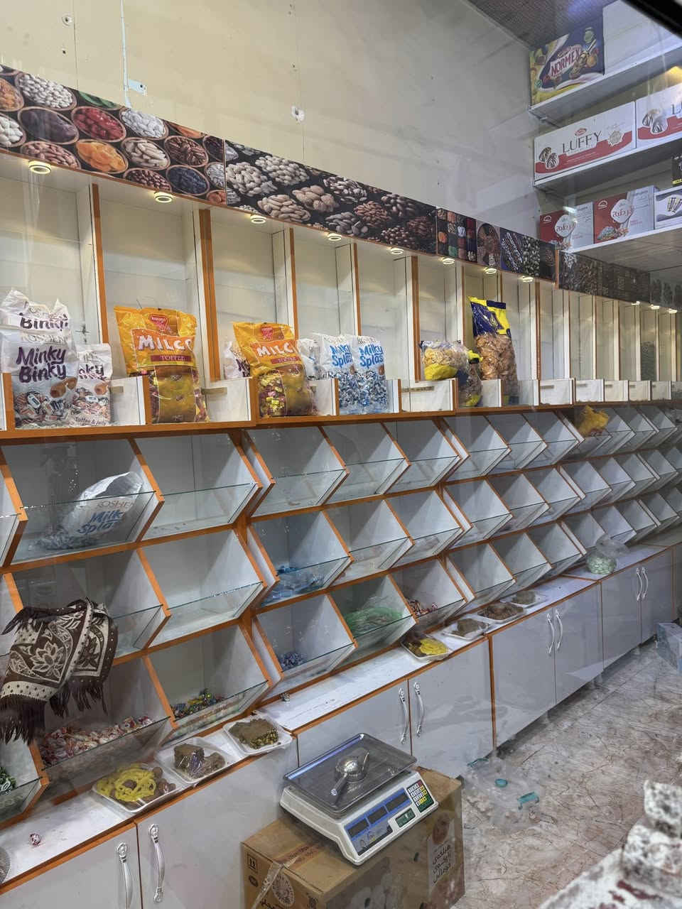 السلام عليكم ((مكلف بل نشر))
رفوف جداري مال كرزات اوً حلويات
عدد٥
معى اناره داخليه 
معى رفوف CNC
عدد 2
فصال تكمه 
ابيعهن 
شلع كلهن مابيع مفرد 

‭٠٧٨١ ٠٢٣ ٥٥٩٩‬تواصل 
اتصل على صاحبهن اني مكلف بل نشر
