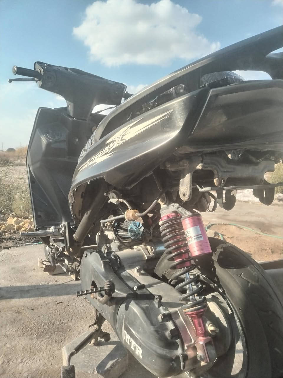 سلام عليكم 
دراجه سكنز للبيع شغاله سلف وهندر باتري جديد كهربائيات كلها شغاله مكينه خير من الله بيها دبل رياضي كرزي وشوته رياضيه سعر 250 وبيها مجال مكاني كوت حي الجهاد السفحه رقم ***********
