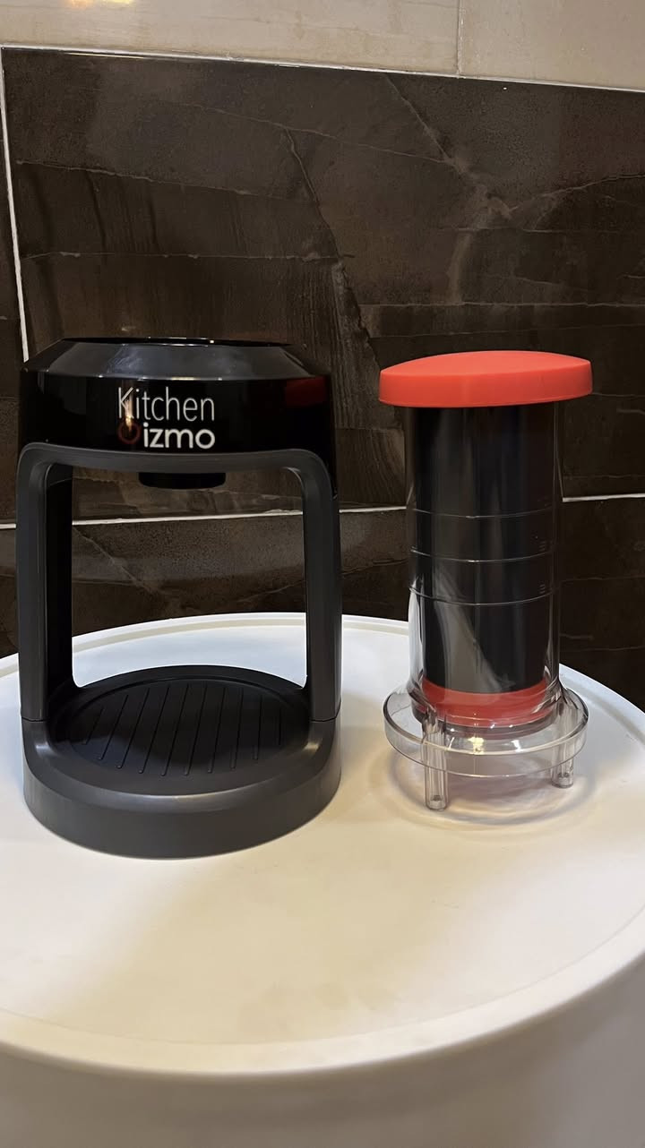 السلام عليكم
صانعة قهوة كبسولات تستخدم للتخيم او للسفر 
بيها مكان لتخزين الكبسولات


**إذا كنت صاحب هذا الإعلان وتريد حذفه لأي سبب، رجاءا أرسل رسالة إلى الدعم الفني**