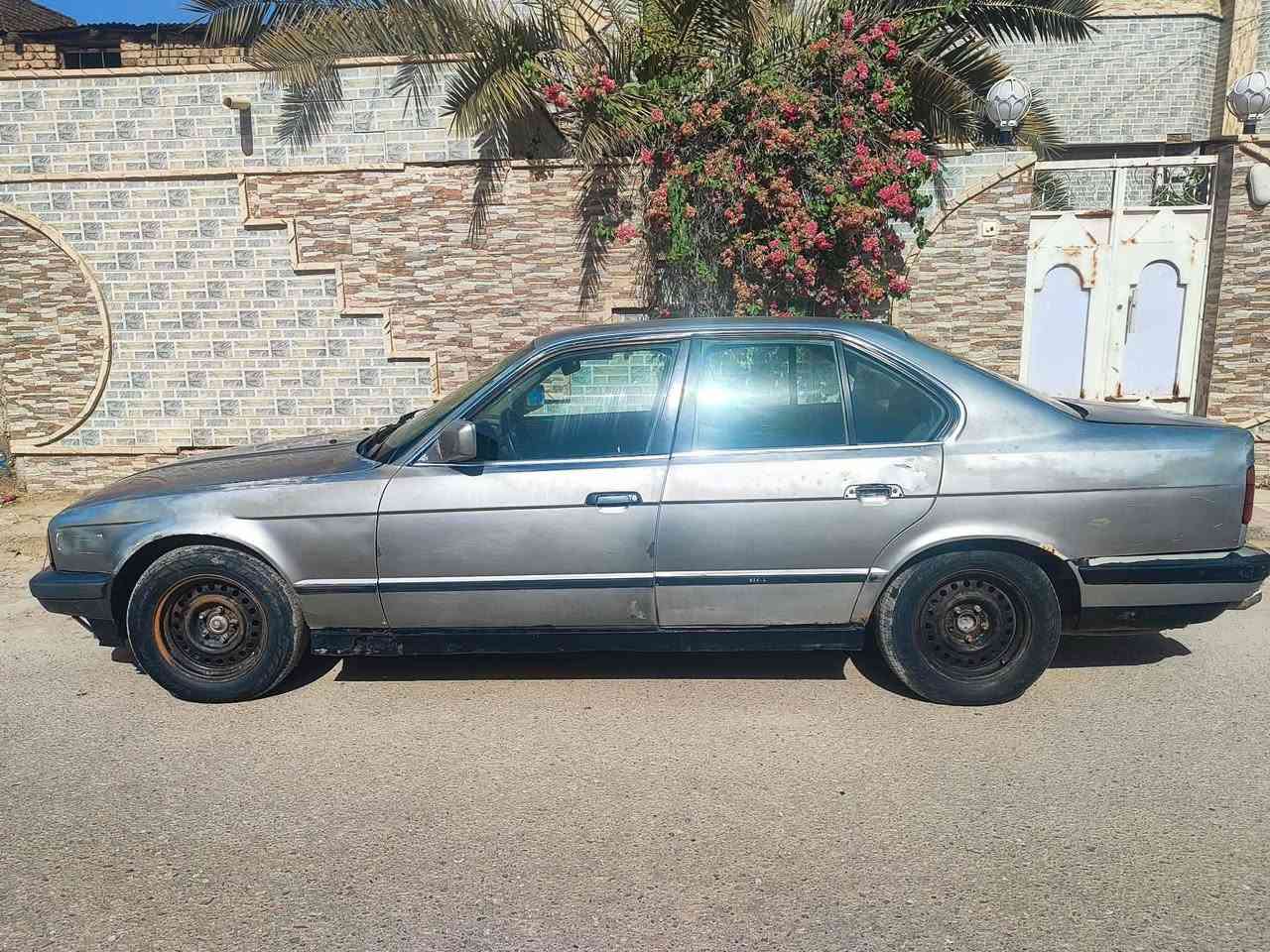 السلام عليكم بيئم حجم 535 كير عادي رقم مثنى سنويه عضم صاقطه عوزه صبغ وترتيبات لدواخل  حداديه 70٪ كهربائيات كامله بيه نقص قليل محرك (مفتوح) كير خير من الله السعر 25 وبيه مجال هواي متوازي على بيعتهه كلش بلقران الكريم واهل المصلحه تعرف بيهن قيم السعر وراسلني العجبني السعر تشلع عيوني واني خادم الاستفسار ع الصفحه او الاتصال ع الرقم ***********
