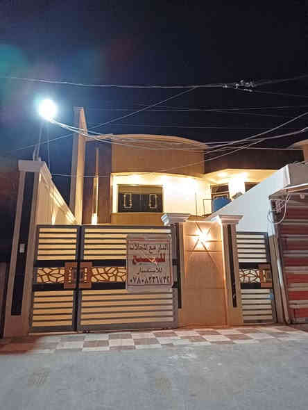 السلام عليكم.....
بيت للبيع طابو صرف بناء حديث ٢٠٢٢ بحي الامام حي الضباط الاولى سنتر بشارع الكابينات مساحته ٤٠٥م واجهه ١٨ ونزال ٢٢.٥طابقين ويحتوي على ثلاث محلات تجارية مؤجرة ماعدا شقة غير كاملة.علما ان جميع زجاج البيت مقاوم للكسر.عرض الشارع ٢٠ متر
الطابق الارضي/غرفتين نوم وكلدور وصالة ومطبخ ومجمع صحيات داخلية وخارجية وكراج سيارات وحديقة 
الطابق الثاني/ثلاث غرف نوم وكلدور ومجمع صحيات 
للاستفسار الاتصال على الرقم/ ***********
