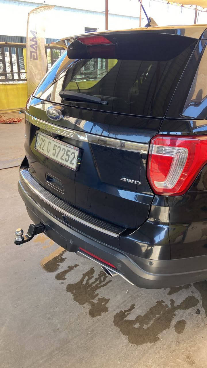 🚘✨ للبيع – فورد إكسبلورر موديل 2018  

📍 المواصفات:  
✅ فول مواصفات – فئة XLT  
⚙️ دبل أكسل – 4X4  
🔧 محرك 6 سلندر حجم 3500  
🌌 سقف بانوراما  
🔑 بصمة أبواب + تشغيل بصمة + تشغيل عن بعد  
🪑 كشنات جلد + كشنات تدفئة + كشن كهربائي  
🪞 مرايات جانبية هيتر  
🎛️ ستيرن تدفئة + تحكم فول  
📦 صندوق كهربائي (فتح وغلق)  
🖥️ شاشة كبيرة + 🎥 كاميرا دوارة  
📡 حساسات أمامية وخلفية + أشاير بالمراية  
✨ يدات نيكل – ليد نهاري – لايتات عدسة مع بلوجكتر  
🎙️ نظام أوامر صوتية + تحديد سرعة  
⚙️ 3 وضعيات قيادة – 8 سماعات داخلية  
❄️ تبريد ثلاث قطع (أمامي – وسط – خلفي) بتحكم منفرد  
💡 تحكم في الإضاءة الداخلية  
📱 نظام SIRI + APPLE CAR PLAY  
🧭 بوصلة + گيجات إلكترونية  
🔐 كود دخول للسيارة  
⚙️ ويل كروم كبير  
📺 شاشات بالكشنات الخلفية + دوسات جانبية  

📄 السيارة كلش نظيفة – ناعمة – مابيها أي نقص  
🛡️ سنوية نافذة – باسمي – شرط التحويل  
⚙️ محرك وكير مكفولين  
🎨 ضرر جاملغ وبونيد فقط بدون دواخل – شرط الفحص  
🔧 الصيانة كاملة بشركة فورد القاصد  

📍 مكان السيارة: بعقوبة  
📞 للتواصل اتصال مباشر: ***********  
💵 السعر المطلوب: 220 وبيه مجال بسيط  

#فورد #اكسبلورر #Explorer_2018 #سيارات_العراق
