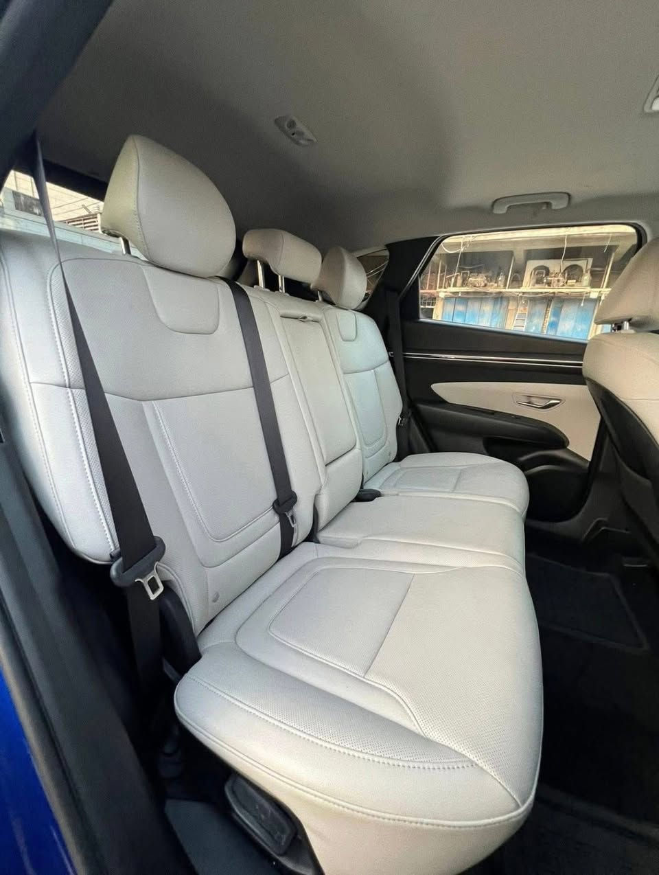 السلام عليكم

#توسان2024 للبيع
وارد امريكي 
محرك 2500 
رقم فحص مؤقت 

مواصفات : فول مراصفات 
فتحه سقف 
شاحن لاسلكي 
بصمه 
دخول ذكي 
صندوق كهرباء
فتحه 
كار بلي 
شاشة كامرة خلفية 
رادارت 360 درجة
كشنات جلد وتدفئة بالكشنات 
تبريد قطعتين 
وضعيات قياده 
هاند بريك دگمه
اوتو هولد 
خاصية إطفاء المحرك بالازدحام
خاصية النزول من المنحدرات
مثبت سرعه تفاعلي ومحافظة على المسار 
شاشة عداد ايباد
تشغيل عن بعد 
ماشية (16) الف فقط فقط كيلوو مو مايل 
الضرر موضح بالصور فقط قطعه  حادث كلش بسيط 
بدون دواخل بدون ارباك

السياره احله من الصور وجاهزه من كل شي 

السعر 198ورقه  
مكانها #واسط #صويره
0783 810 7977
