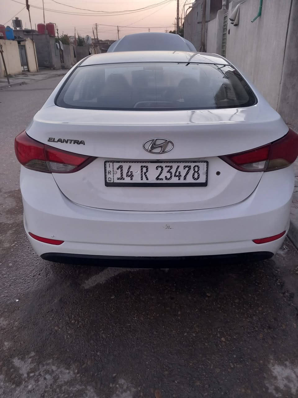 سيارة النترا للبيع ٢٠١٥
محرك ١٨٠٠ مفتوح 
فول مواصفات 
بيها بارد قليل باب السايق ومدكر 
سيارة رقم بصرة باسمي  
السعر ١٢٥ ورقة 
رقم الهاتف ***********
