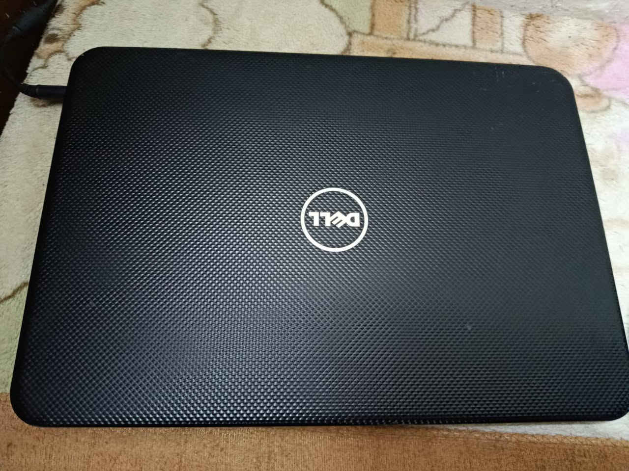 لابتوب DEEL  نضيفة 
تحطها عالشحن يله تشتغل عوزها بطارية 
بيش مايعجبك اخذها   ***********
