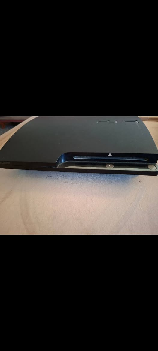 السلام عليكم 
بلي3 سلم مهكر للبيع
ملحقاتة كاملة يحتوي علئ جويستك عدد2 
وهارد عدد2  يحتوي علئ 65 لعبة
الهارد الاول مساحتة 320gوالهارد الثاني مساحتة 500g
السعر /140
مكاني /بابل الحلة


**إذا كنت صاحب هذا الإعلان وتريد حذفه لأي سبب، رجاءا أرسل رسالة إلى الدعم الفني**