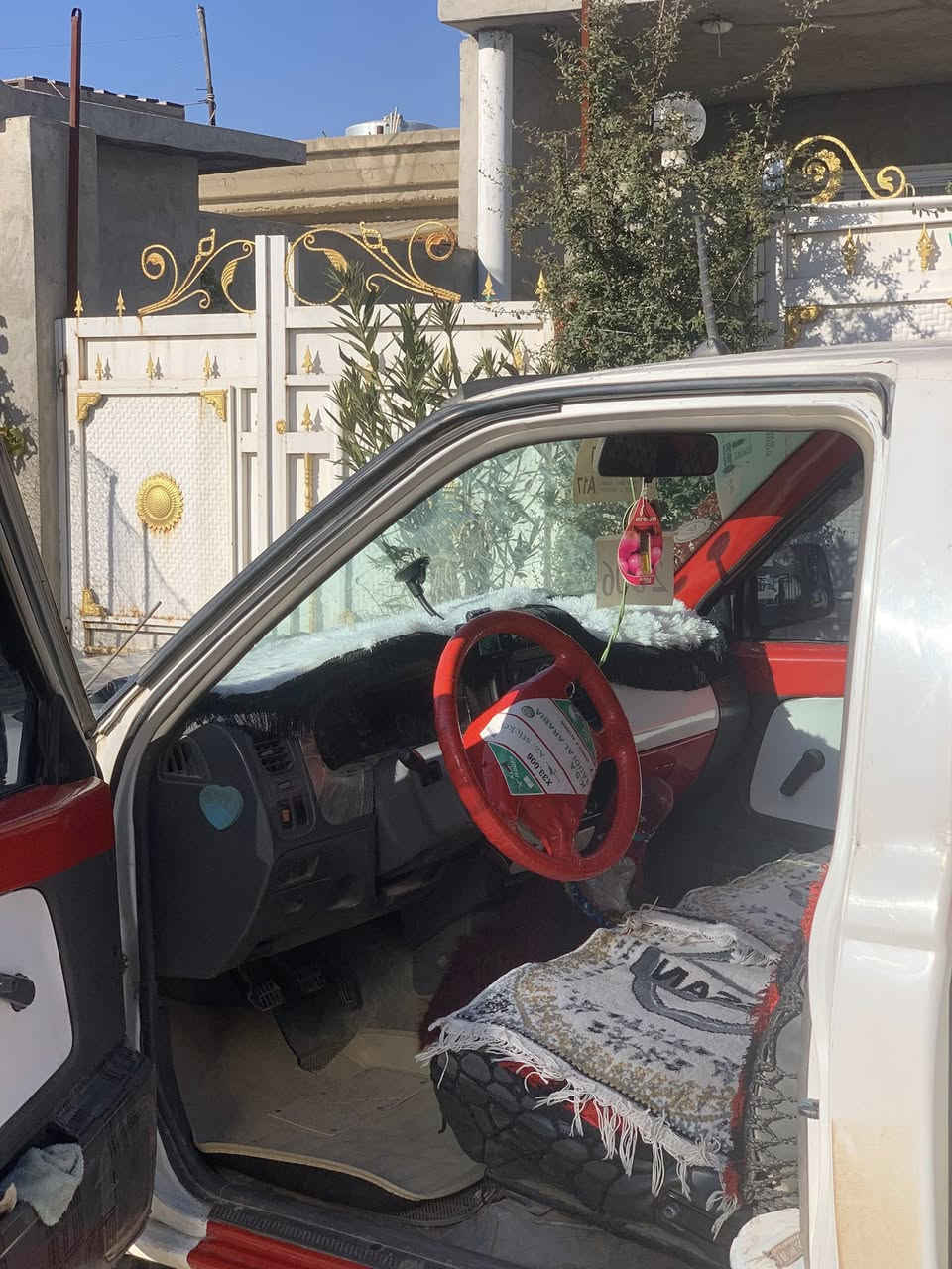 نیسان 2001 ئارم پلاسیکی سلێمانی بە شەرت داعمولێداوی بەشەرت پێشی بەشەرت   تەبریدە  لەسەر سویچ   پاوەرنیە گێرو مەکینەئەکسل بەشەت  جوار تایەی تازە لەژێرە جەمچەو ناوبۆدی تازە  کامل جونکاری بۆکراوە سەیارەکە مالی دۆستە  سەیارەی ماعرز نیە هی مال خۆمە  ***********
