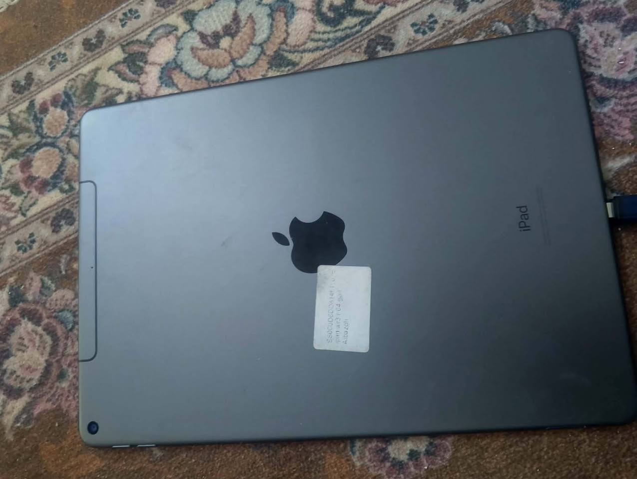 ايباد  اير 3 للبيع بي بس هاذا الكسر بلشاشه ممثر ع لمس الذاكره 64 البطاريه تقريبن 90 شوي اقل هيج مكلف بلنشر السعر 165 وبي مجال قليل رقم صاحب الايباد ***********
