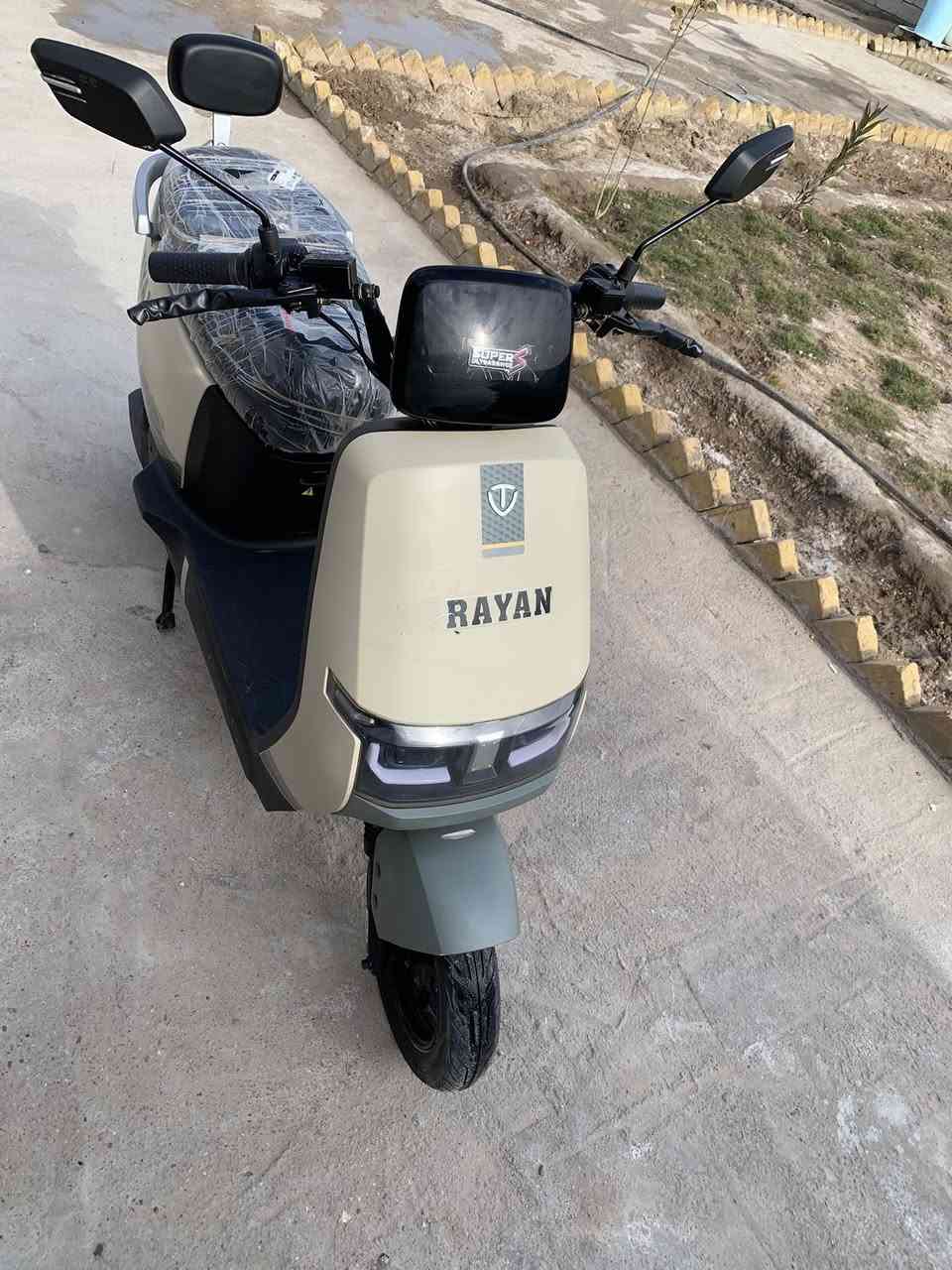 دراجه شحن للبيع استعمال شهرين فقط مكفوله من كل شى مع كافه الملحقات للتواصل ***********السعر ٨٠٠
