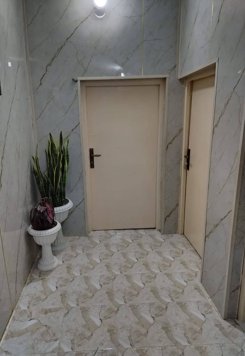 السلام عليكم بيت ٢٠٠ متر للبيع في حي النصر بانزين خانه حرف T سعره ٢٢٥ وبي مجال قليل للأستفسار الاتصال على الرقم ***********
