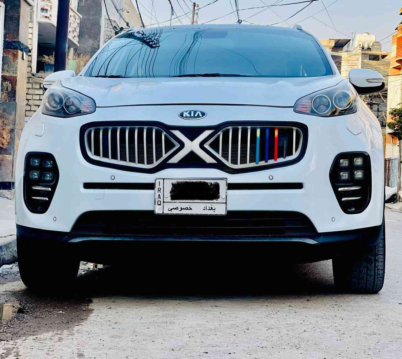 سلام عليكم
كيا سبورتج خليجي ٢٠١٨ الدولية
 تحويل مباشر رقم بغداد سنويه جديدة
السيارة كفالة عامة من التبديل والصبغ 
فقط بارد بسيط 
كير ومكينة مكفولات وجاهزة
مكينة٢٠٠٠ دوش
نص مواصفات 
كامرة خلفية دوارة
داخل حمصي واسود
مري شفط
مانع انزلاق
مانع انحدار
حساس امامي خلفي
تبريد قطعتين 
شباك X 
بلوجكتر رباعي
كشنات جلد ومخمل 
خمسة ويل كب 
فول تحكم ستيرن 
ثلاث انظمة قيادة
تخم تاير جديد
السيارة نظيفة وجاهزة مابيهة نقص انشاء الله
السعر ١٨٠ وبيه مجال بسيط
مكان السيارة بغداد السيدية

***********
