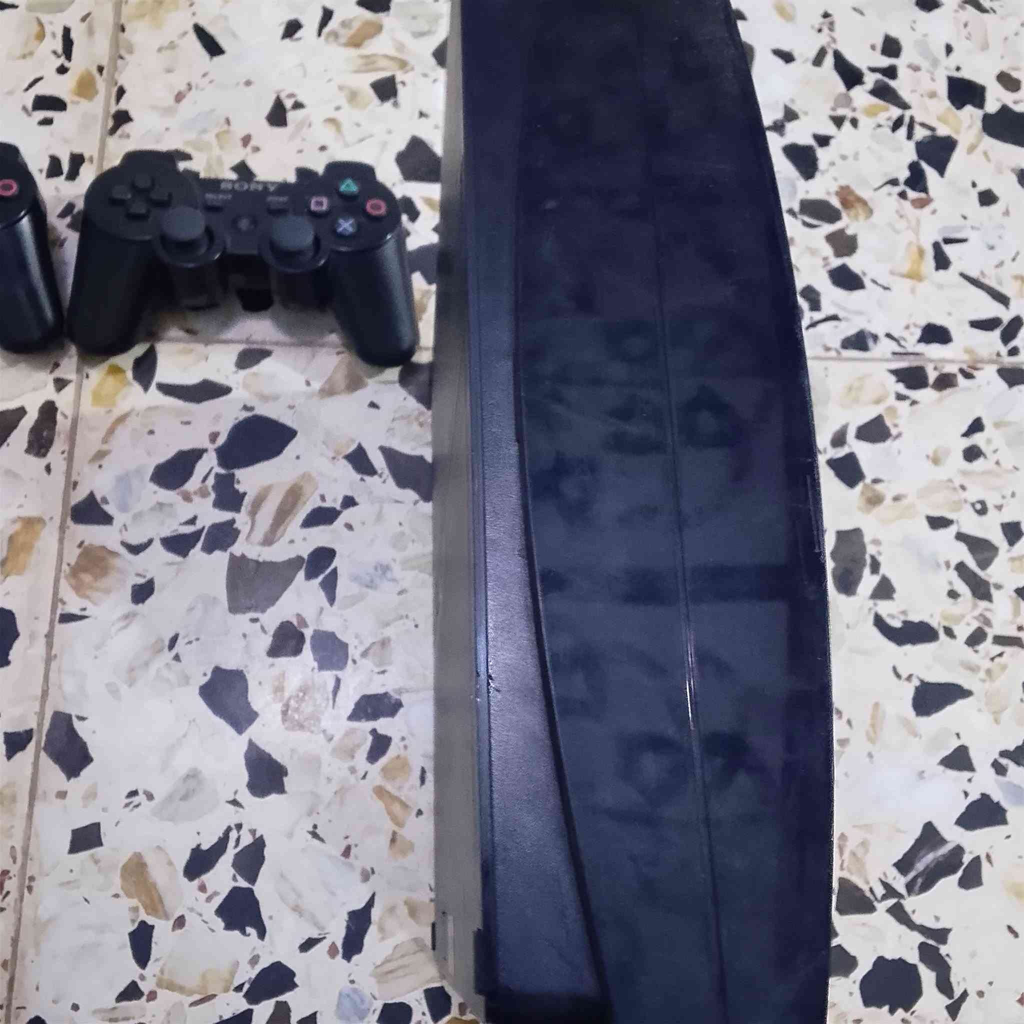 للبيع بلي ستيشن 3 مع كامل مستلزماته مع مع 2 يد تحكم الجهاز نظيف جدا جدا ويوجد فيه 9 لعبات مع بيس  2018 السعر 150 وبس مجال للاستفسار الاتصال على الرقم *********** او خاص مكان الجهاز كربلاء المقدسه
