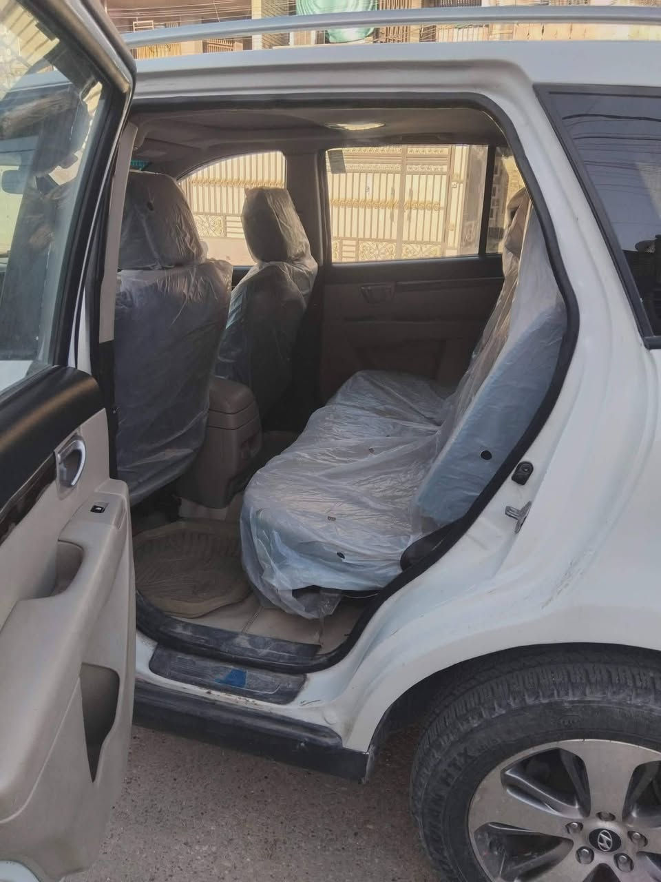 سلام عليكم بيع اومراوس حسب القناعه سنتافيا ٢٠١٢ خليجيه استلام شركه العامه بغداد انكليزي سنويه وهزه جدد لسنه ٣١ فول بصمه ٧راكب ٦ سلندر٣٥٠٠ المكينه  فور ويل ٣ قطع تبريد.اشاير مري فتحه مفوله سياره الله شاهد متعوب عليها مكينه كير خيرمن الله  صدر اليوم بدلته هوا والدرام شفتات  مال حاويه جديد تبريد منظزمه كامله بالكارتون  جديد تبريدها ثلج  سياره متعزب عليها بيها صبغ حزام اثر ضربه من جهت السايق ومفتره القماره بدون صبغ بيها كم رصعه  السعر ١٠٣ بيها مجال بسيط بغداد العبيدي واتساب ***********
