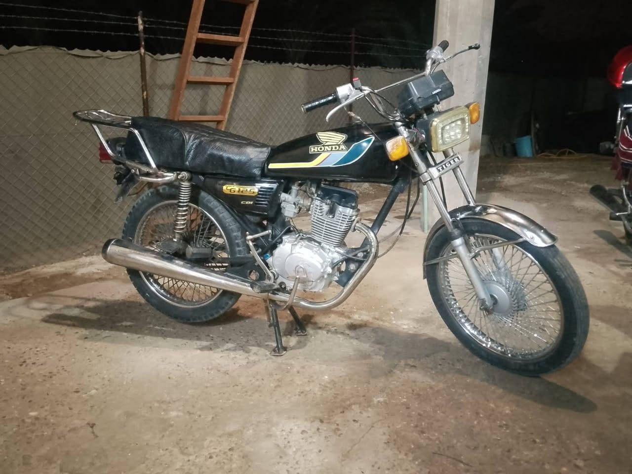 السلام عليكم دراجه تايكَر  لبيع موديل 21 اوراق اسكنر مكينه مامفتوحه و الدراجه غراضها كلها شغاله ما بيها اي نقص  تواصل معه صاحب الدراجه *********** 
السعر 450
وبيهه مجال
