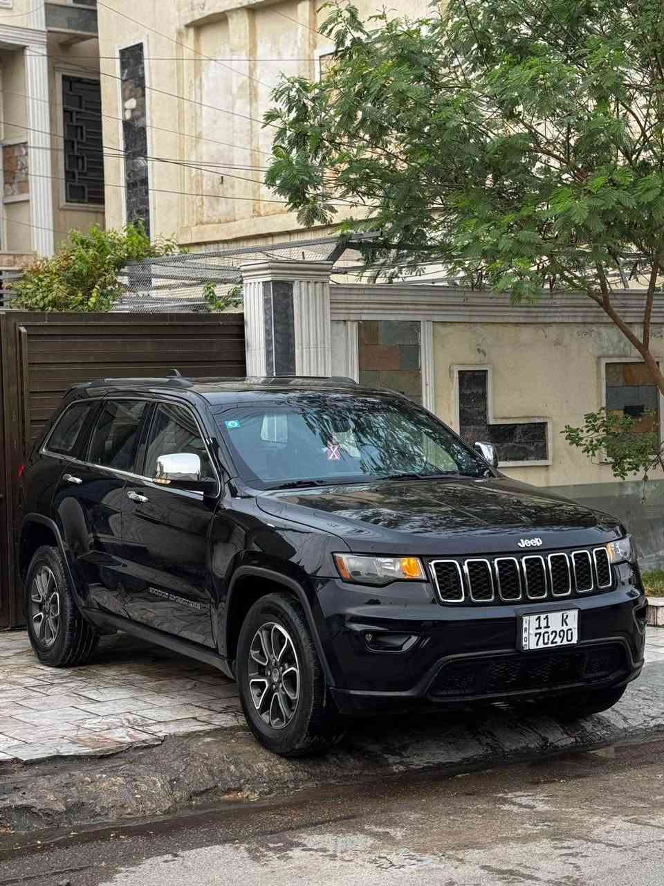 السلام عليكم جيب موديل 2019 شيروكي لمتد فول مواصفات بيها 3 قطع صبغ متشيه 100 وارد امريكي فول مواصفات للبيع او مراوس
*********** بغداد, العراق
