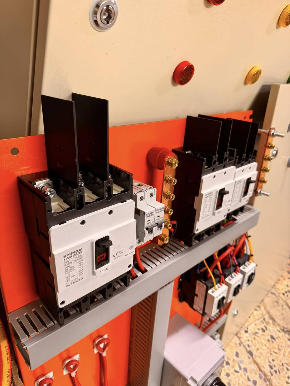 ⁨ الحمد لله
تم اكمال بورد ATS ثلاث مراحل 
وطني + مولد خارجي + مولد منزل 
ابعاد البورد 800*600*250
الدخول اعلى يسار والخروج اعلى يمين 
بإشراف المهندس حسين علي 
لصناعه البوردات الكهربائية بشكل احترافي 
البصرة-***********
#كهرباء #العراق #basra #آلبصرة #cotrol #بغداد #اكسبلور #بغداد #كربلاء #دوائر_كهربائية #تايمر_كهربائي #مهدسين #كهربائي #electrical #engineer #power⁩
