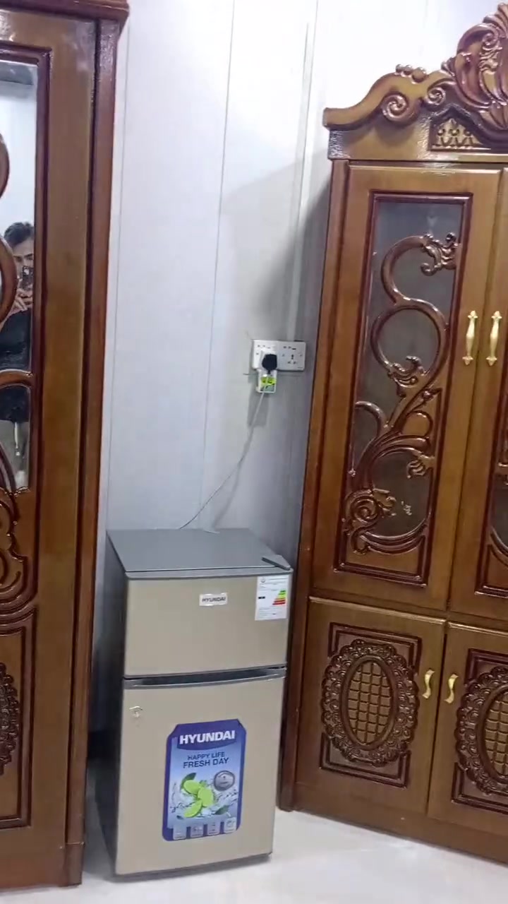 السلام عليكم غرفه اخشاب للبيع كلش جديده وحلوه بل حقيقى احلى من التصوير السعر 750 مكاني البصره التنومة 
***********
