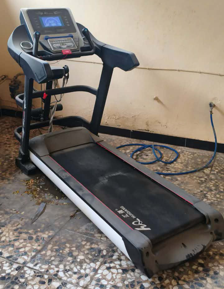 جهاز جري نضيف اخو جديد 
مستعمل اقل شهرين بعده بلجيس
يتحمل وزان 200كيلو نضام جبلي 
جهاز مال قعات سعره425وبي مجال بسيط 
عنوان بغداد الزعفرانيه توصيل موجود 
شراي يتصل***********
