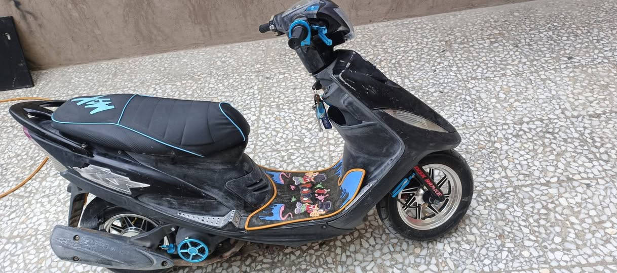 سلام عليكم دراجه ماكس عدله صالها شهرين من منزلها مامفتوحه بلاديه  من طول لطول مكينه ناعمه وتخبل كفرات ختم واحد ويا مكينه دراجه مامغسوله مستعجل ع بيعتها (خاص مفتوحه) ***********
