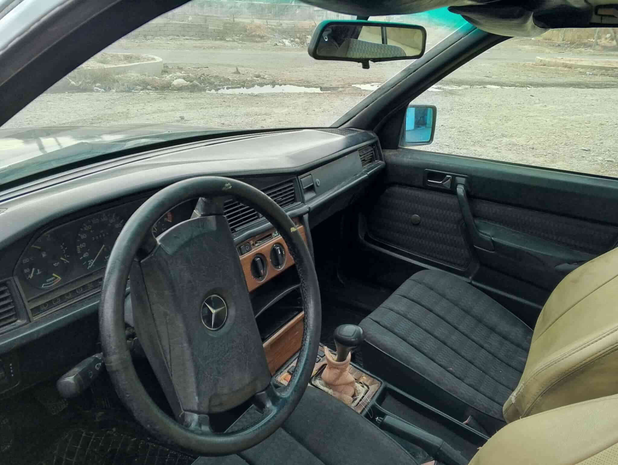 190 طيارين رقم أربيل إنكليزي، مكينة وكير مكفولات، تبريد شغال، كير عادي 5 نمر وعندي كير أوتوماتيك كامل مع تفرعاته احتياط أنطيه مع السيارة حدادية 90% لا يوجد حادث قوي، بدون خياسات، وكالة عامة باسمي تحويل مباشر، سعرها 40 بيها مجال للجاد بالشراء، مكاني بغداد سبع أبكار
***********
