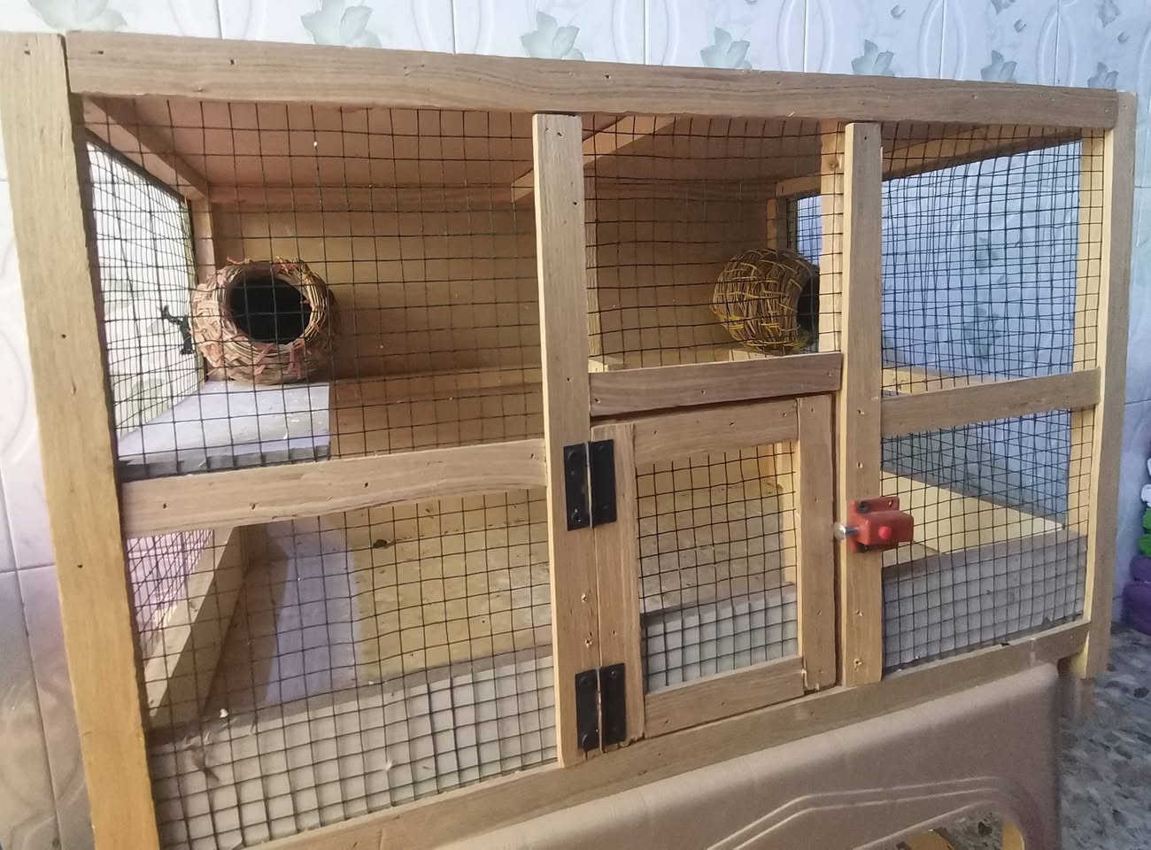 للبيع قفص تفصال وخانة تكاثر المكان زعفرانية ***********
