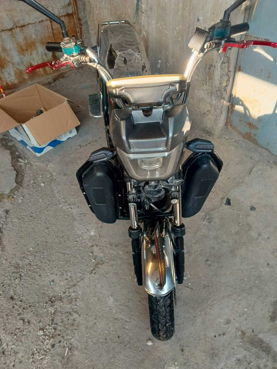 سلام عليكم 
هارلي جبلي موديل 2025
4 كير نضام بك 
بريكات دهن 
نظافه فول كل نقص مابيها 
بطاريات جديدات نوع وليي 
البطاريه الوحده 32 امبير 
السعر 650 وبيها مجال حك الجيه 
العنوان البياع 
*********** بي واتساب
