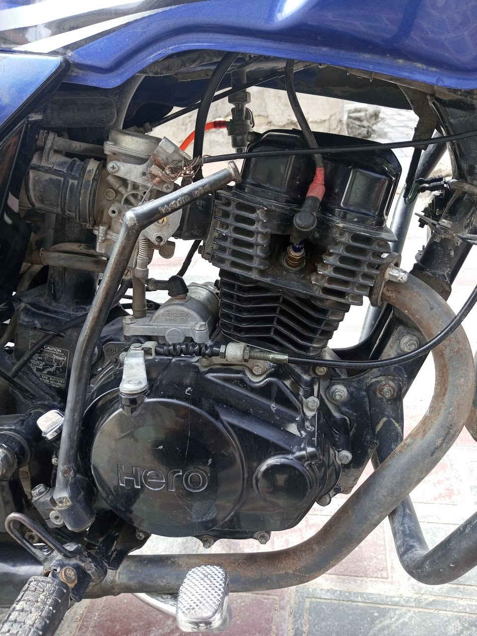 سلام عليكم دراجة هيرو موديل 20
شوية بيها نواقص قليلة ولكن المحرك مكفول اوراقها موجودة بس ماعرف اوصليات او استنساخ اني ابيع بسعر استنساخ 
راديها ب600 موقع كربلاء 
 ‏‪***********‬‏ بي واتساب
