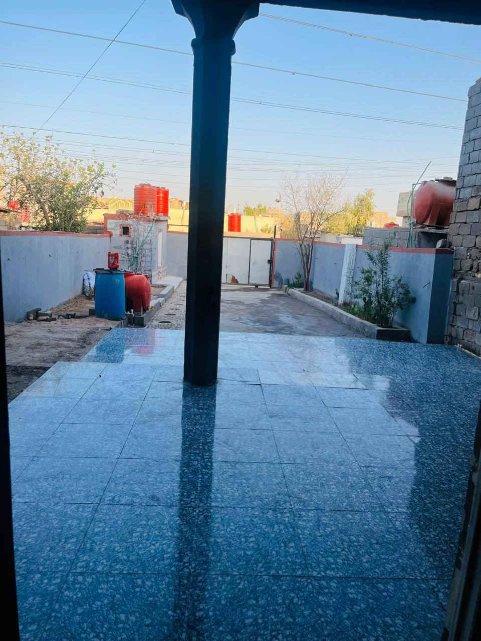 منزلان للبيع في ابوصخير بني مالك الشمالية قرب مدرسة الخالدين مساحت المنزل الواحد ٣٣٠ يحتوي كل منزل على استقبال ٧×٣ونص . وصالة ٧×٤.ومطبخ ٥×٤ونص.وثلاث
غرف. واحدة ٥ونص×٤ اثنان نفس المساحة ٤ونص×٤
المنزلان مطابقات بالبناء والمساحة السعر كل منزل  60 وبيه مجال التفاوض
للاستفسار الاتصال على الرقم 
***********
