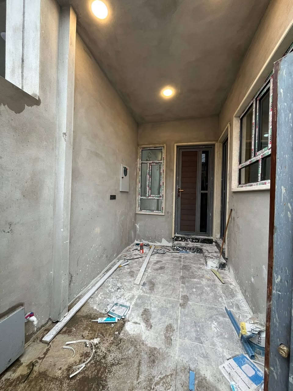 السلام عليكم ورحمة الله وبركاته #مكتب_الغوالي
بيتين للبيع في حي السماح السياسيين على شارع 12م

🔹 المساحة : 100م ، الواجهة : 5م ، العمق : 20م

🔹 كل بيت يتكون من طابق واحد نفس الخارطه وتصميم 

🔹 سند طابو ملك صرف شرط التحويل وقرار التمليك

كل بيت يحتوي على - 

كراج ، استقبال ، هول ، مطبخ ، غرفة ، صحيات ، بيتونه

مجهز بالكامل بكافة الانظمة الحديثة -

سبالت - غسالات - انترنيت - دشات

للاستفسار اكثر مراجعة #مكتب_الغوالي الكائن في حي السماح الاركان قرب مدرسة السماح الابتدائية وقرب مول القمه على شارع 20 او الاتصال على الارقام التالية

***********

***********
