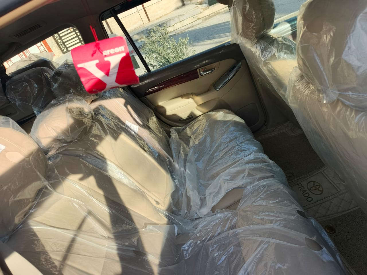 برادو 2007 كلين عدا شبر فوق التاير الخلفي من جهة السايق السيارة نظيفة مكينة 6 سلندر شرط فول مواصفات رقم بغداد انكليزي موجوده في الموصل باسمنا شرط التحويل السعر 165 ومجال بسيط للتواصل ***********
