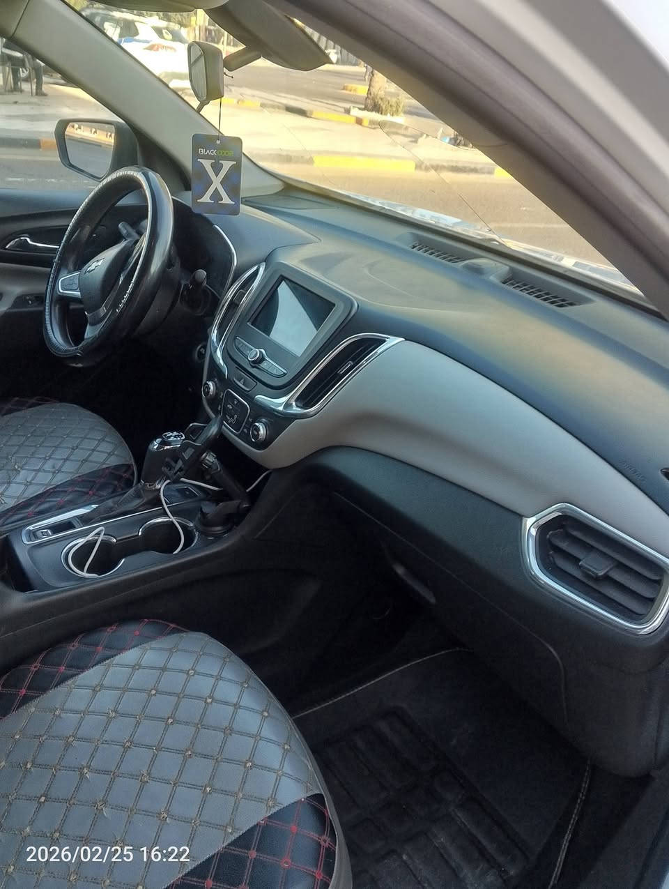 السلام عليكم سيارة كوينكس موديل 19 حادثها جاملغ امامي بدون دواخل ، اربع ابواب بصمة ، تشغيل بصمة ، سايد بريك بصمة ، مكينة تيربو 1500 حساسات وباقي المواصفات المعروفة الي تخصها رايدها ب 145 ورقة وبيها مجال . *********** واتساب
