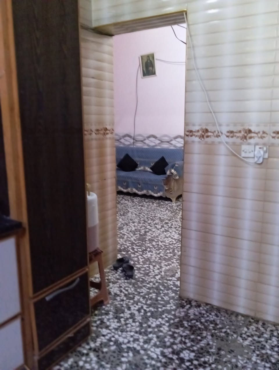 السلام عليكم بيت للبيع مساحته 114طابقين يحتوي على 3غرف وملحقاته سند 25 اقرار مباشر طريق البوبيات عمود 86بدايه الحر الصغير سعره 83مع المجال أو مرواس بقطعه ارض مع الفرق حسب القناعه ويوجد ساحه أمام البيت يعني ماكو جار كبالك
يبعد عن الامام 3كيلو ونص 
اي استفسار الخاص موجود أو اتصال***********
