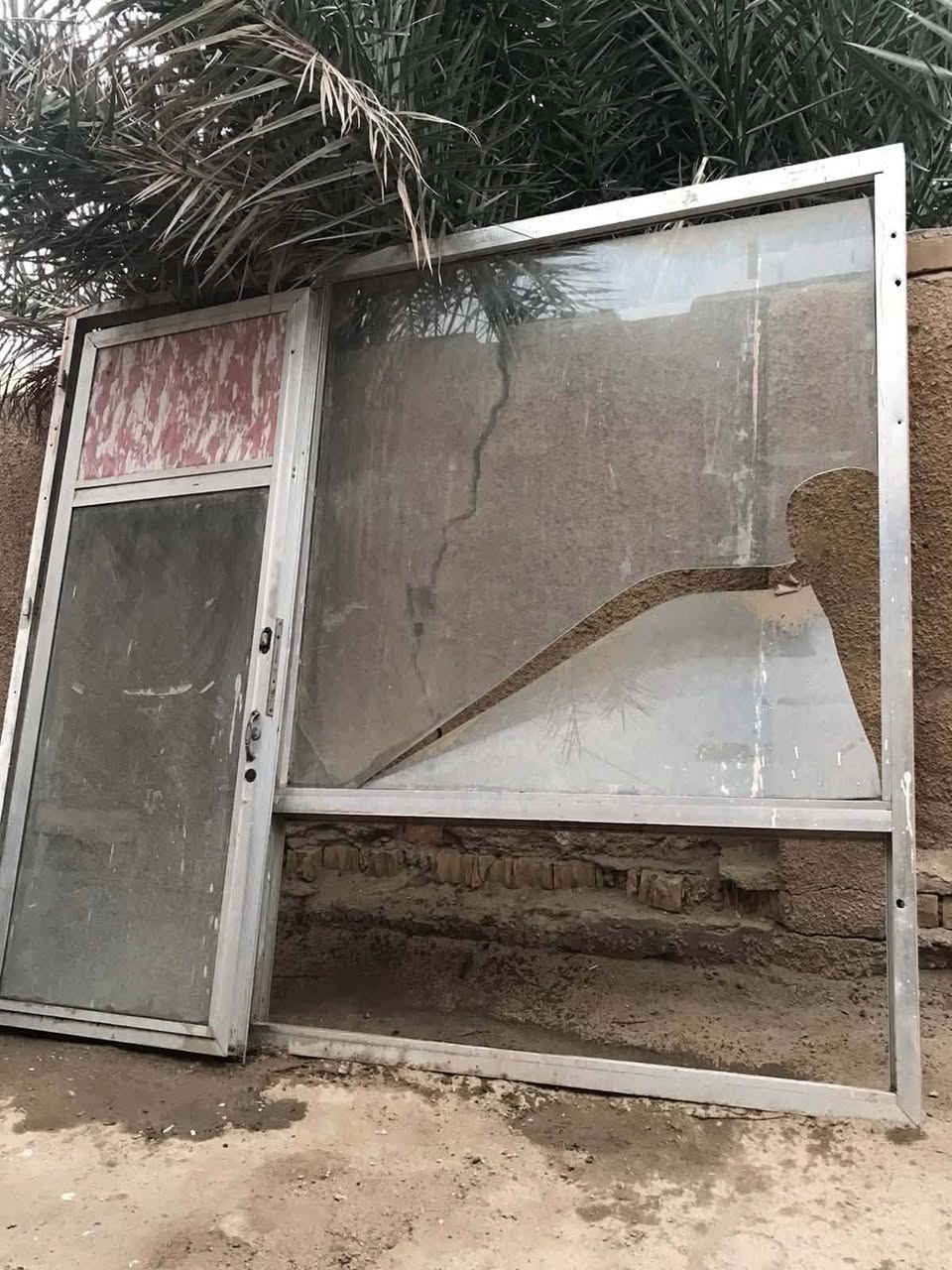 السلام عليكم
 ميز وجامغانة وصيدلية نضيفات بس الجامه مكسورة 
السعر 175 وبي مجال 
للاستفسار خاص


**إذا كنت صاحب هذا الإعلان وتريد حذفه لأي سبب، رجاءا أرسل رسالة إلى الدعم الفني**