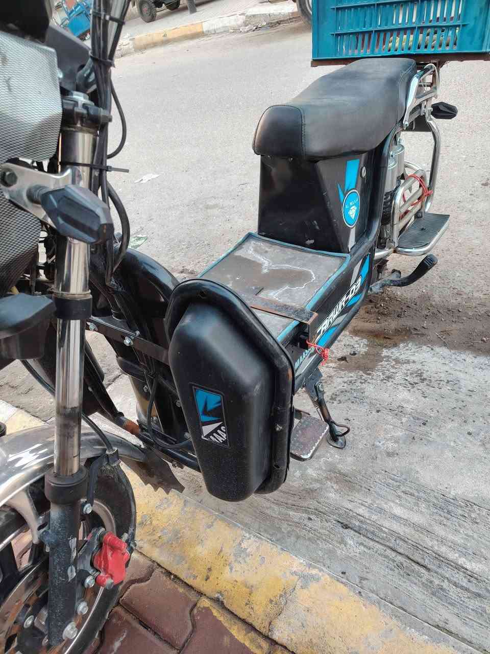 سلام عليكم دراجه لبيع سعر 500 وبيه مجال حك جيه العنوان بغداد المنصور ***********
