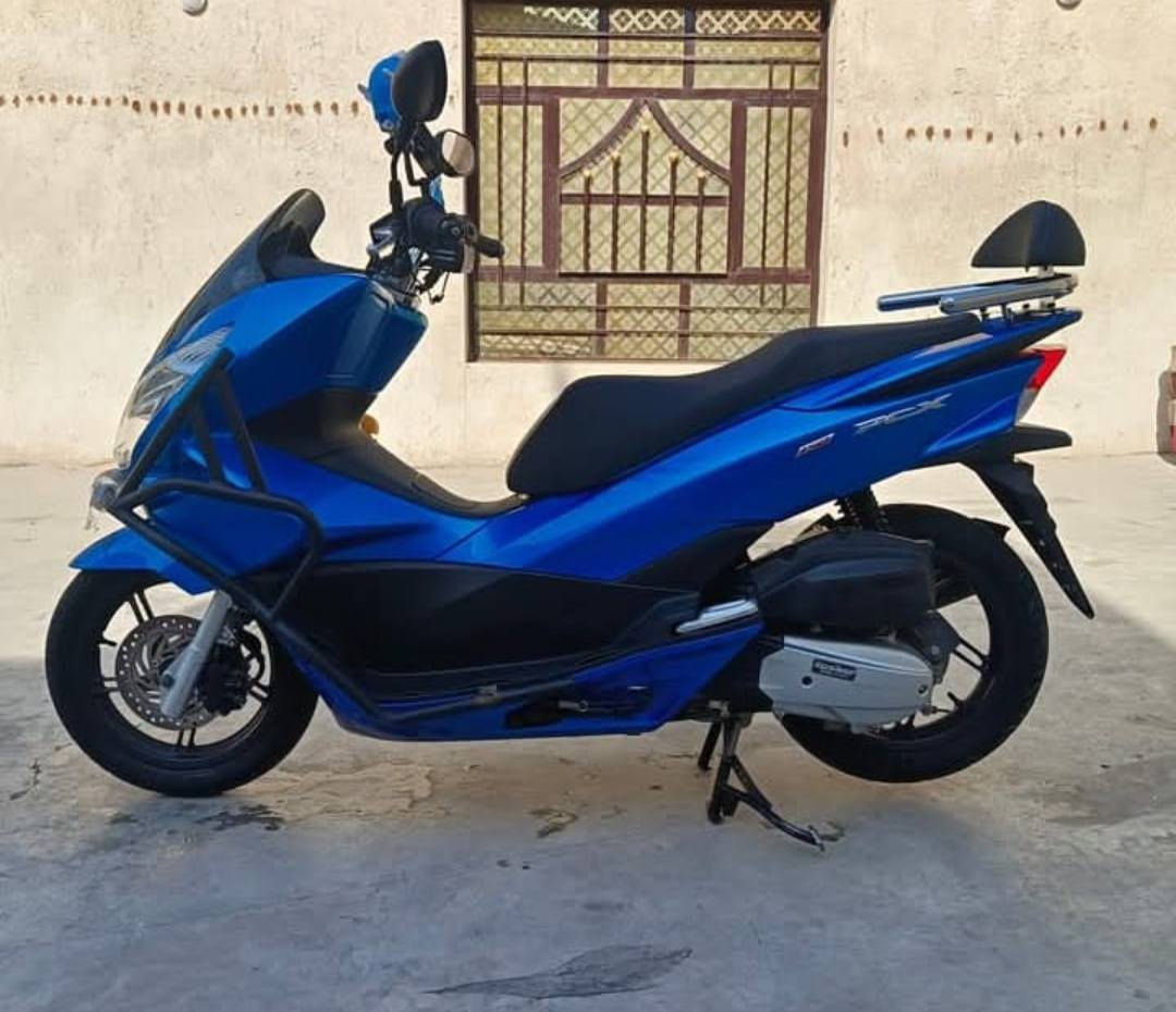 بي سي اكس  جيل اول  كفاله عامه.  دراجه جديده لوك  ماشيه 30 حقيقي  شرط دراجه مصروف عليه  هواي بيهة درع   شرط.  دراجه .   جديده. بمعنه كلمه.  محرك ١٢٥.  حساس زدحام.  ستان. كهرباي.     
استفسار عله هاذ الرقم بي وسا ***********
