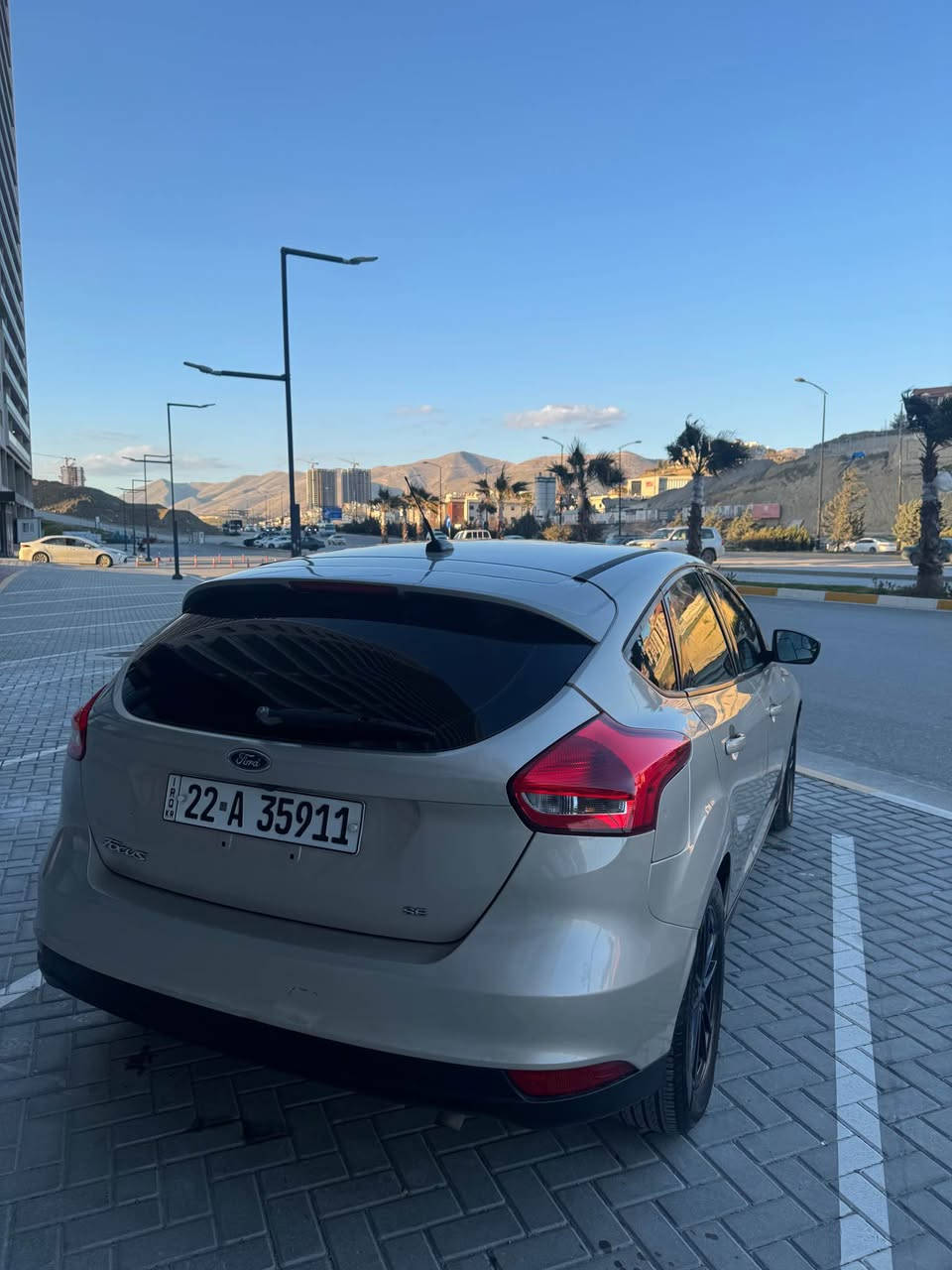 فورد فوكس 2018
130km رۆشتوە 
٣ پارچە و نیوو بۆیاخ 
گیڕ و مەکینە بە شەرت 
تکایە مشتەری نیت سەرمان مەیشینە لەگەڵ ریزم 
٨٣ ومجال
***********
---
فورد فوكس 2018 
سياره ماشيه ١٣٠ الف كيلو
بيهه ٣ قطع ونص صبغ 
گير ومحرك بشرط 
سياره كلش حلوه ونضيفه 
للاستفسار اكثر 
*********** السليمانية, العراق
