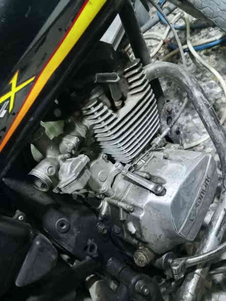 دراجه ايراني السعر 200 بيها مجال حق الجيد اوراق اصوليه مكان غزاليه نقص اللي بيها يدهل وشخاطه بس ***********
