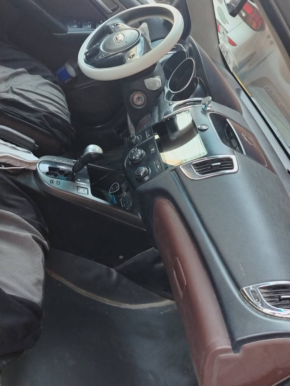 كيا فورتي2010 مكينه 2000 السياره بيه فتح  حلوه وخير من الله كير مكينه  السياره بسمي تحويل ثاني يوم حدثه جمالغ  بدون دواخل   السعر تصل ***********
