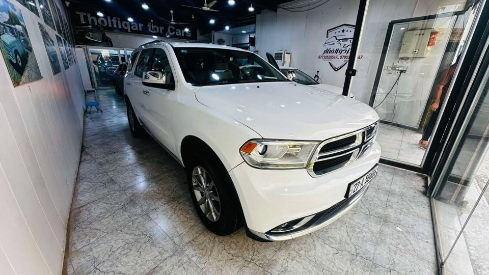 🔥 دورينكو 2017 SXT للبيع السريع 🔥
💰 السعر: 220 ورقة وبيها مجال للجاد
📲 واتساب: ***********

المواصفات:
دودج دورينكو 2017 وارد أمريكي 🇺🇸 — نظيفة ومواصفات حلوة ورقم ذي قار ✅
سيارة عائلية قوية ومريحة، 7 راكب، محرك 3.6 V6، گير أوتوماتيك، حرة ومداور مباشر.
العداد 106 ألف كم، اللون أبيض، والدواخل بيجي وأسود نظافة كلش مرتبة.

✅ بصمة
✅ تشغيل عن بُعد
✅ تبريد 3 قطع
✅ فتحة سقف كهربائية
✅ شاشة كبيرة 8.4
✅ كاميرا خلفية
✅ حساسات خلفية ParkSense
✅ تدفئة سيتات أمامية وتدفئة ستيرن
✅ بلوتوث وتحكم ستيرن
✅ مرايات كهربائية ومدفأة
✅ رولات سقف ورنكات ألمنيوم
✅ ABS وثبات إلكتروني

الحالة:
الكشنات جلد مغلفة، الأرضية جلد، مبولشة وداخلة حمام كامل، نظافة داخلية وخارجية تفتح النفس 👌
السيارة جاهزة للفحص والمعاينة، والجاد يشوفها ويحكم بنفسه ✅

الملاحظات:
للأمانة: تبديل جاملغ أيمن وتصليح بالجاملغ الخلفي.

دورينكو نظيفة ومواصفات مطلوبة، تنفع للعائلة والسفر والاستخدام اليومي. الجاد لا يتأخر 🔥

