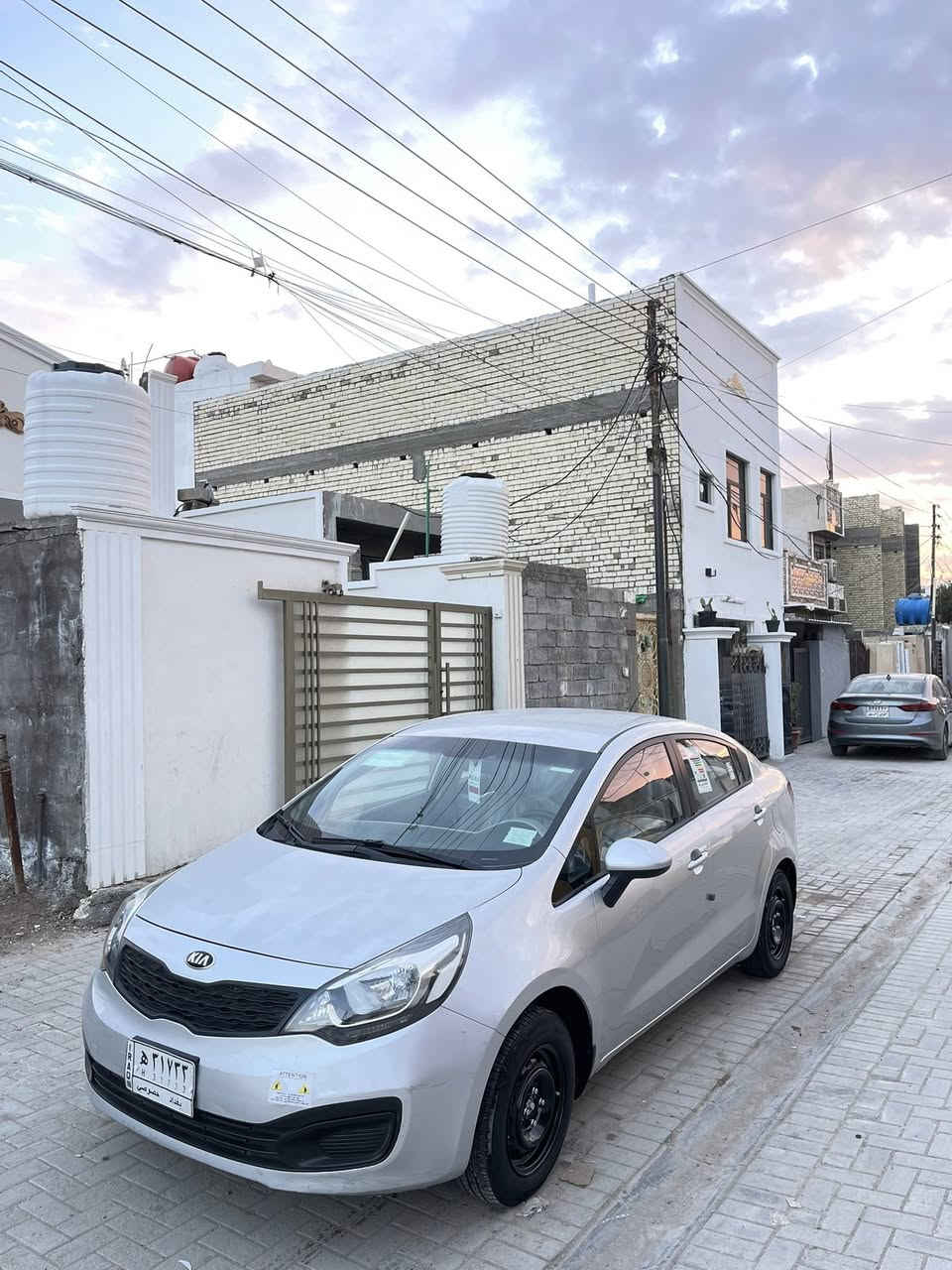 السلام عليكم 
كيه ريو موديل 2015
مكينه 1600 وارد خليجي 
سياره بدون صبغ كفاله عامه 
بيه بارد شويه بجاملغ الخلفي بس 
مكينه كير ستندر 
صدرخلفي امامي جديد 
تبريد تدفئة شغالات ماشيه 173 حقيقي 
تاشه تاب اصليه كامره 
سياره برغي نقص مابيه 
السعر 94 وبيه مجال حك الجيه 
مكاني بغداد البياع نشايت شرطه الخامسه 
*********** لشراي يتصل مامتواجد عل نت
