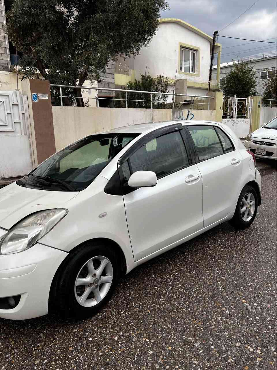 تۆیۆتا یاریس مۆدێل ٢٠١٠ سفری شەریکەی سەردارە دووەم دەستە لای من سەیارەیەکی زۆر پاک و بێ کێشەیە سێ پارچەی پێشی هەیە بێ ژوورێ بێ ئێرباگ دەعمەکەی زۆۆر خەفیف بووە کەمەک ساردی هەیە لە چاملغی پشتەوە 
0750 730 22 86 أربيل, العراق
