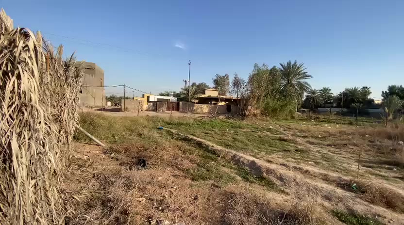 السلام عليكم 
م/ قطعة أرض للبيع 
العنوان / منطقة الكرغولة السدة شارع المفقس مقابل جامع حذيفة 
تفاصيل الأرض  / الأرض سند 25  زراعي حق التصرف 
المساحة / الواجهة 12.5m// النزال 24m/ المساحة الكلية300متر .

السعر / 80 وبيها مجال بسيط 
للتواصل /***********
