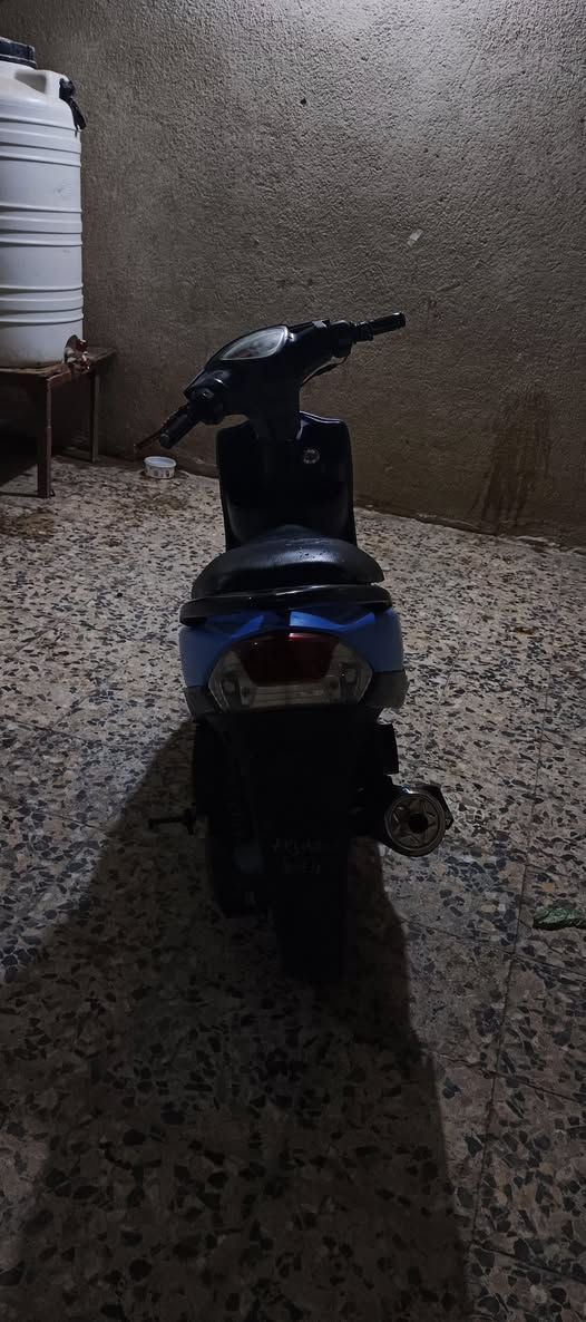 السلام عليكم ماكس عدله للبيع ما مفتوحه بس تزويد بوشه 55 دراجه نضيفه بمعنه الكلمه هاي الكفرات تجاري والبلادي موجود لون اسود جارد صالنصه sc رياضي صوت يخبل ما بيها فصله السعر 650وبيها مجال للشراي *********** المراسله واتساب مكاني ميسان دور النفط
