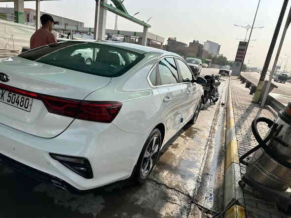 السلام عليكم سيراتو للبيع موديل 2019
خليجي السياره ماشيه 85 الف 
مواصفات بصمه 
محرك 1600
بصمة ابواب 
ترحيب بالأبواب 
صندوك ذكي 
رادارات امامي خلفي 
مري شفط 
كامره خلفيه 
تبريد قطعتين  
بيه طخه صغيره بالباب الخلفي 
والباقي كله مكفول 
رقم اربيل بأسمي شوكت يعجبك احولك 
سعره ب150 ورقه وقابله للتفاوض 
للأستفسار اتصل وبيك خير وتدلل 
***********
***********
