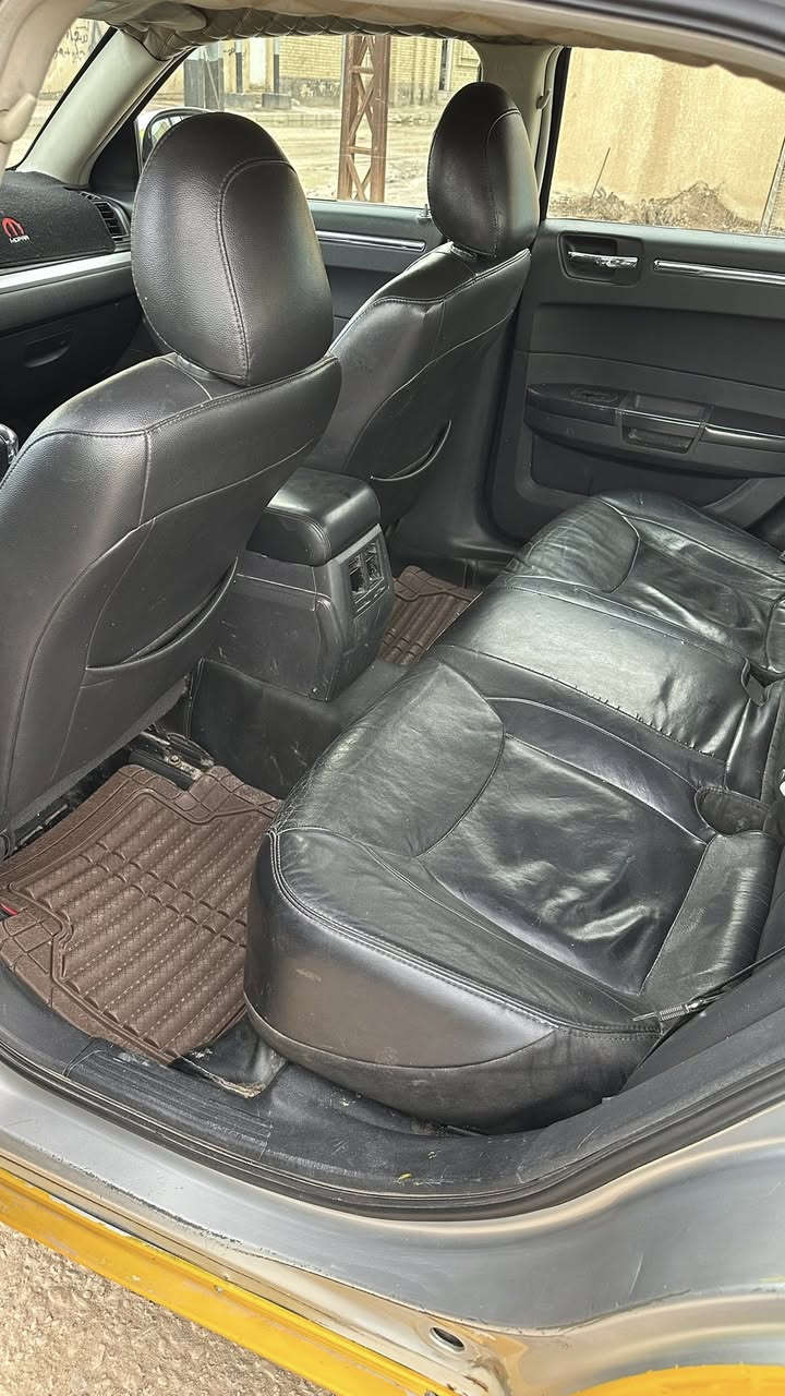 اوباما موديل 2009 رقم بصره مشروع وطني تحويل موباشر مكفوله من النقلاب والكص مكينه كير اكسن قبل شهرين شادهن كهربئيات كلها شغاله ضررها تبديل جاملغ وبنيد امامي السعر 105وبيها مجال سياره خط بغداد عماره مصفره هيئه وغرامات ***********
