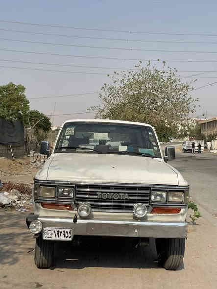 سلاو هاوريان  لاندكروزر بوو فروشتن موديل ١٩٨٥. گير ومه كينة ي   ٣F  ئارم پلاستيك  ده بل ئه كسل  چوار چرايه بوو زانياري زياتر تيل بوو ***********
