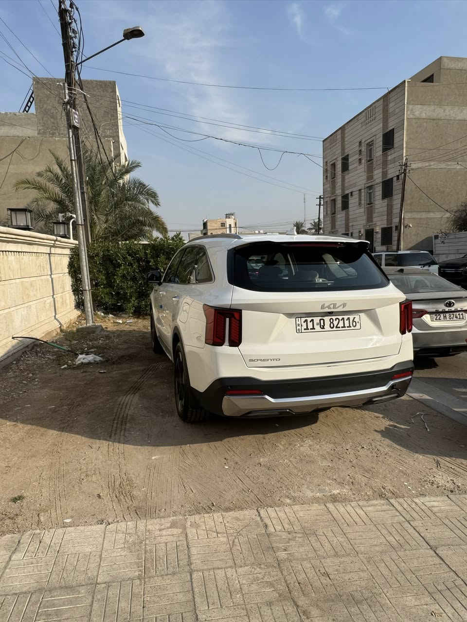 سورنتو 2024   
بدون موصفات 
ماشيه 43 الف 

بيه شخط بل بابين يمين السايق 
مكانه بغداد الداودي 
4 سلندر 
السعر 265 ورقه 
***********
