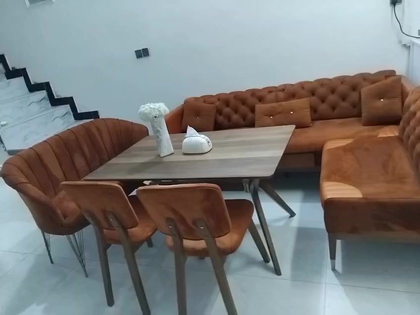 السلام عليكم تخم نظيف جدا ولون مميز مشمشي خشب زان درجه اولى وشغل راقي مع ميز ضيافة حجم كبير والتزم يحتوي على جرارات  السعر ٤٥٠ وبيه مجال


**إذا كنت صاحب هذا الإعلان وتريد حذفه لأي سبب، رجاءا أرسل رسالة إلى الدعم الفني**