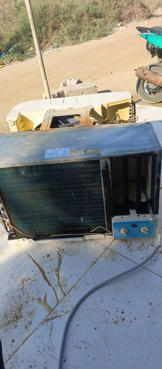 مكيف طن ونص،، شرط التبريد تجي تفحص،،سعر200'،على لراقبين الاتصال***********
