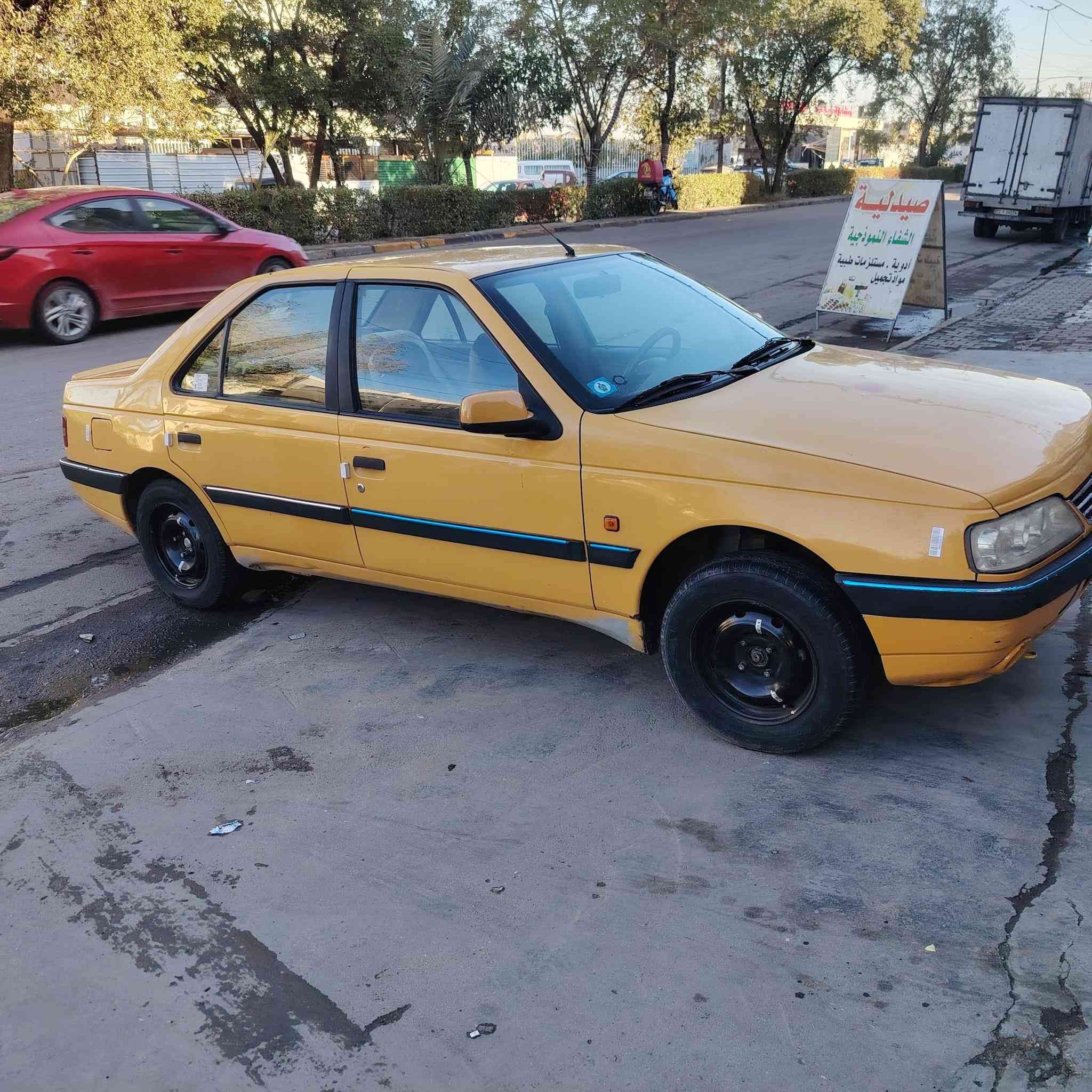 السلام عليكم سياره للبيع عنوان بغداد شعب السياره باسمي السعر 43 موديل 15 شباب ما جاوب على الفيس هذا رقمي   الاستفسار ***********
